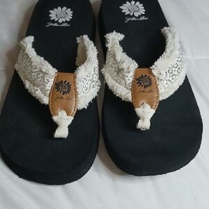 Yellow Box Black and White Sandals with Textured Straps NWOT